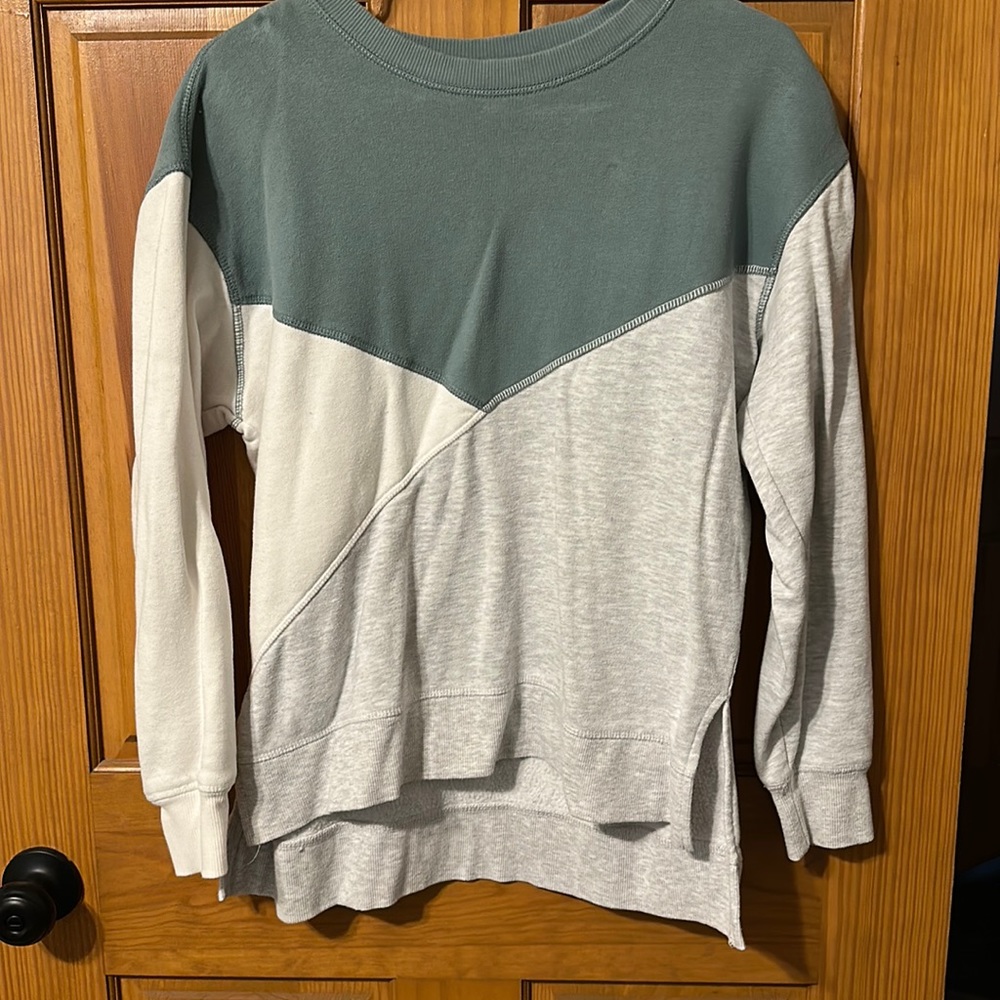 Colorblock pull over